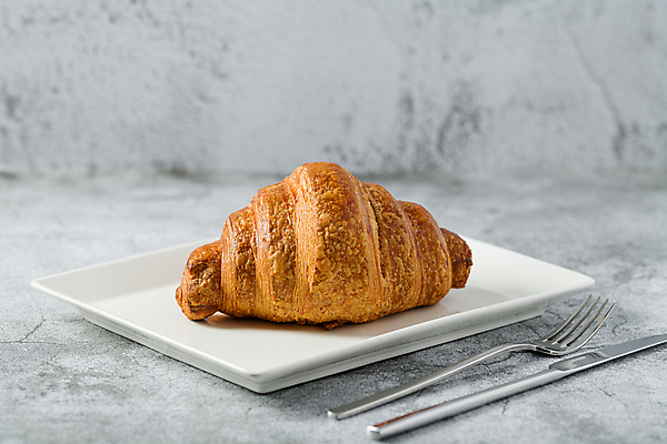 포토 JPG 해외이미지 전통 커피 음료 음식 컨셉 탁자 아침 디저트 사람없음 컵 갈색 식사 카페 빵집 머그컵 신선 뜨거움 달콤 맛 아침식사 버터 카푸치노 프랑스어 번 카페인 페스츄리 핸드메이드 맛있는 해외202309 해외포토 주간 문자 식기 빵 컬러 가구 상점 파일형식