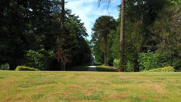 포토 JPG 해외이미지 나무 디자인 종교 조각 여행 백그라운드 잎 패턴 밭 건축양식 자연 하늘 안테나 사람없음 건물 초록색 물 태양 조각상 농장 정원 궁전 도시 복도 빌라 언덕 런던 복고 북쪽 묵주 이웃 방앗간 항공촬영 드론 랜드마크 옛날 조감도 해외202309 해외포토 자연요소 식물 건축물 건축 뷰포인트 컬러 고건축 무늬 농업 통신 종교용품 영국 주택 조형물 방향 생태계 파일형식