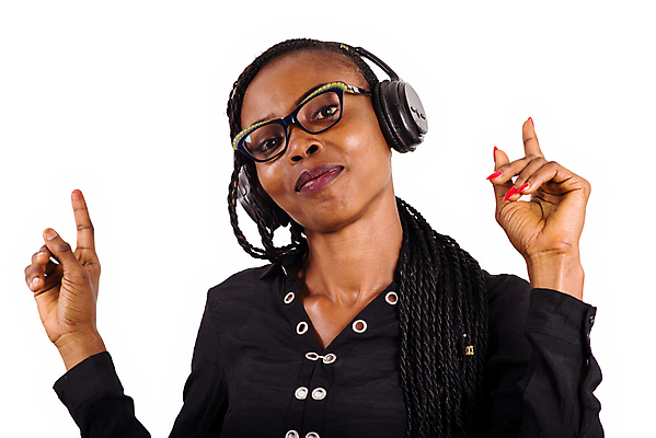 포토 JPG 해외이미지 라이프스타일 여자 행복 안경 얼굴 음악 백그라운드 휴식 한명 서기 뷰티 머리 소리 기쁨 듣기 흰색 표현 치아 오디오 고립 해외202309 해외포토 1 잡화 감정 컬러 컨셉 모션 문화예술 사람 생활 신체부위 전자제품 소화기관 파일형식