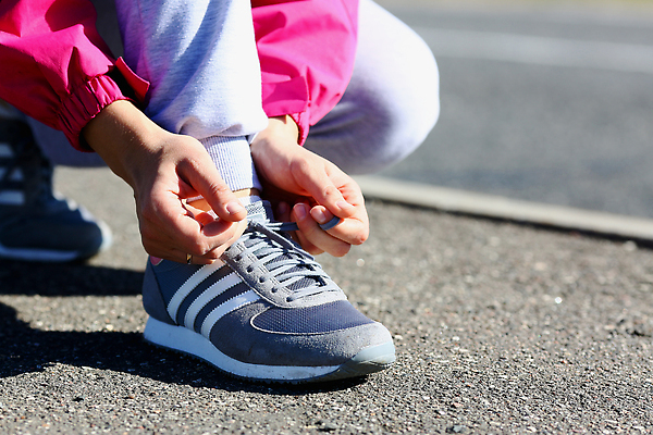 포토 JPG 해외이미지 라이프스타일 여자 도로 스포츠 포즈 신발 컨셉 신체 자연 아침 넥타이 건강 사람 사람없음 야외 달리기 조깅 운동 에너지 업무 몸무게 속도 마라톤 달리기선수 양발 운동가 해외202309 해외포토 주간 잡화 길 교통시설 모션 경기 생활 작업 육상스포츠 생태계 육상선수 파일형식
