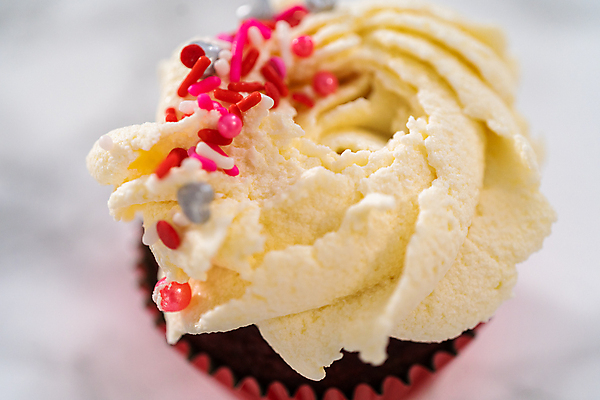 포토 JPG 해외이미지 사람없음 장식 달콤 컵케이크 휘핑크림 스프링클 해외202309 해외포토 케이크 맛 크림 휘핑 파일형식