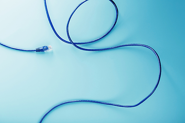 포토 JPG 해외이미지 인터넷 사람없음 파란색 플러그 케이블선 해외202309 해외포토 컬러 전선 파일형식