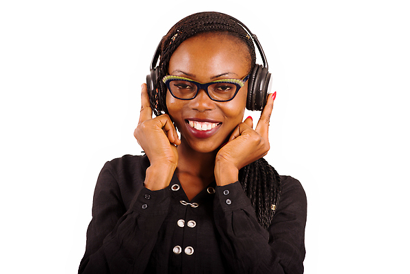 포토 JPG 해외이미지 응시 여자 행복 안경 얼굴 음악 백그라운드 셔츠 노래 손가락 한명 사람 뷰티 머리 검은색 헤드폰 듣기 흰색 최고 도움 입술 오디오 고립 해외202309 해외포토 1 손 시선 잡화 감정 컬러 음향기기 컨셉 상의 모션 문화예술 신체부위 전자제품 파일형식