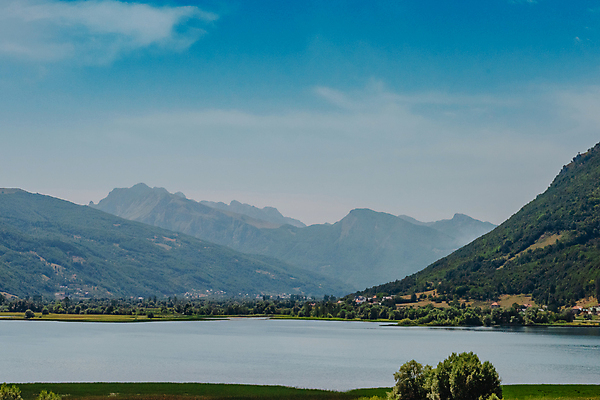 포토 JPG 해외이미지 전통 유럽 종교 바다 섬 여행 건축양식 자연 하늘 산 주택 사람없음 야외 건물 초록색 물 파란색 태양 뷰티 교회 항구 맑음 일몰 만 보트 역사 크루즈 지중해 그림 포트 타운 랜드마크 몬테네그로 발칸반도 옛날 해외202309 해외포토 자연요소 건축물 건축 나라 컬러 배_교통 종교건축 교통시설 날씨 노을 도시 생태계 파일형식