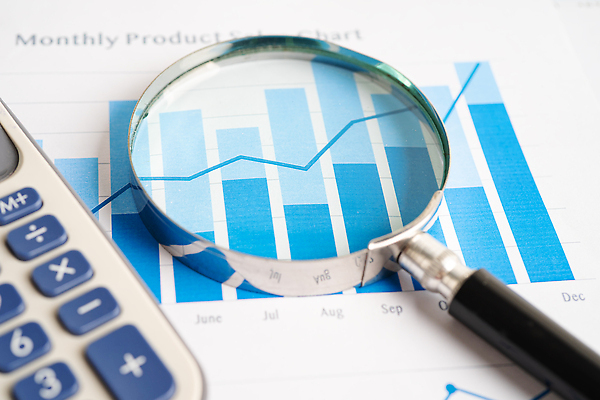 포토 JPG 해외이미지 교육 종이 돈 회사 비즈니스 통계 그래프 사람없음 금융 경제 스터디 사무실 숫자 쌓기 동전 자료 거래 정보 성장 바 수학 계산 시장 주식 큼 분석 보고서 문서 공유 회계 개발 수입 해외202309 해외포토 문자 컨셉 교과목 모션 학습 재산 크기 파일형식