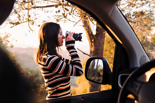 포토 JPG 해외이미지 나무 백인 라이프스타일 여행 자연 아침 창조 한명 풍경 야외 햇빛 카메라 일몰 기쁨 캠핑 하이킹 추위 자유 탐험 시골 황무지 숲 탈출 승합차 발견 내추럴 독립 해외202309 해외포토 주간 서양인 식물 1 감정 컨셉 승용차 레저 사람 생활 전자제품 태양 노을 생태계 파일형식