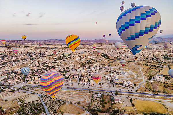 포토 JPG 해외이미지 여행 하늘 사람없음 야외 마을 일몰 로맨틱 열기구 튀르키예 해외202309 해외포토 아시아 컨셉 항공교통 노을 파일형식