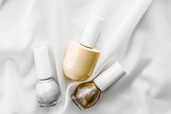 포토 JPG 해외이미지 백그라운드 사람없음 우아함 흰배경 매니큐어 구김 카피스페이스 연노랑색 해외포토 컨셉 모션 노란색 화장품 공백 흰색 파일형식