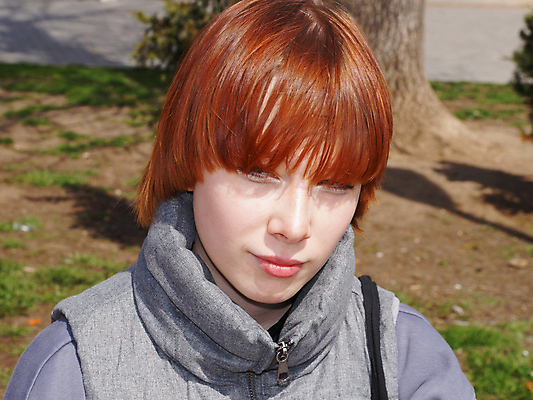 포토 JPG 해외이미지 백인 라이프스타일 여자 행복 감정 얼굴 거리 한명 미소 야외 10대 여름 빛 햇빛 유행 우아함 긍정 빨간머리 스타일 해외202309 해외포토 서양인 1 헤어스타일 계절 컨셉 청소년 표정 사람 생활 신체부위 태양 파일형식