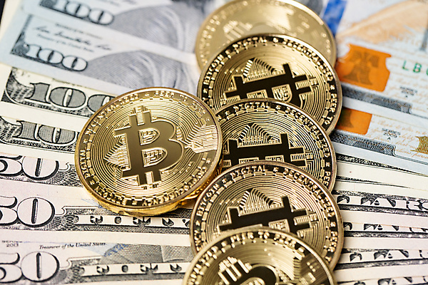 포토 JPG 해외이미지 컨셉 지폐 돈 인터넷 비즈니스 성공 사람없음 금융 경제 달러 디지털 동전 거래 시장 재산 황금 도박 암호 은색 심볼 무역 외화 투자 상업 전자 가상 해외202309 해외포토 산업 컬러 파일형식