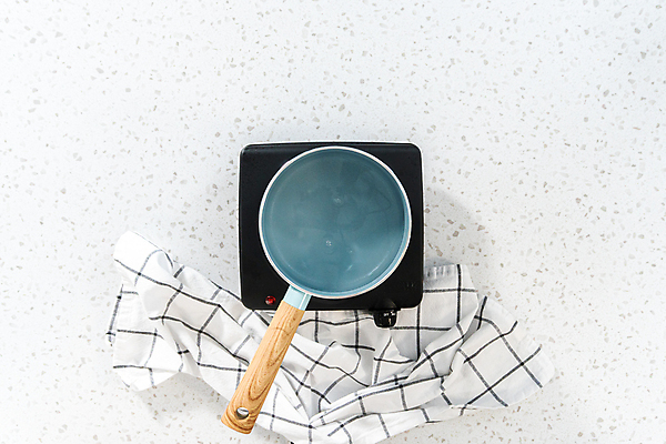 포토 JPG 해외이미지 음식 디저트 사탕 요리 사람없음 물 과자 초콜릿 견과류 뜨거움 달콤 더위 준비 만들기 머리위 부드러움 레시피 삶기 음식준비 플랫레이 해외202309 해외포토 자연요소 모션 날씨 감각 플랫 맛 파일형식