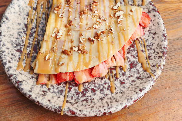 포토 JPG 해외이미지 음식 딸기 디저트 바나나 사람없음 초콜릿 달콤 아침식사 햄 산딸기 호두 성분 토마토소스 블랙베리 입가심 페퍼로니 크레이프 해외202309 해외포토 과일 육류 식사 견과류 소스_음식 소시지 맛 파일형식