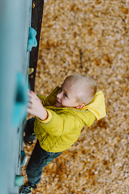 포토 JPG 해외이미지 행복 어린이 밧줄 벽 스포츠 포즈 모션 놀이 성공 실내 매달리기 건강 한명 안전 사람 소년 취미 운동 힘 장비 도전 게임 용기 놀이터 헬멧 위험 시원함 체육관 오르기 해외202309 해외포토 1 그릇 남자 감정 줄 컨셉 내부 보호장비 파일형식