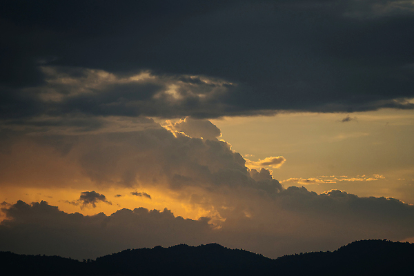 포토 JPG 해외이미지 계절 실루엣 컬러 여행 백그라운드 밭 오렌지 자연 하늘 아침 날씨 추상 휴가 산 한명 파란색 빛 컬러풀 햇빛 태양 뷰티 일출 계곡 맑음 새벽 황금 저녁 언덕 장면 천국 내추럴 해외202309 해외포토 주간 자연요소 1 무늬 농업 과일 촬영기법 사람 노을 야간 생태계 파일형식