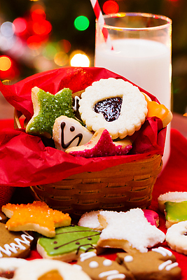 포토 JPG 해외이미지 별 음식 분홍색 크리스마스 유리 휴가 디저트 사탕 사람없음 장식 빨간색 초록색 크리스마스트리 갈색 바구니 쿠키 얼음 우유 흰색 달콤 잼 굽기 섬유 상록수 침엽수 밀짚 슈가파우더 페스츄리 핸드메이드 해외202309 해외포토 자연요소 나무 기념일 빵 컬러 재질 유제품 직물 소스_음식 맛 짚 구이 파일형식