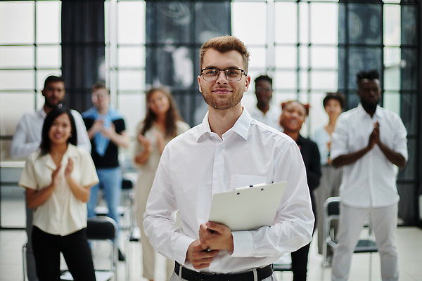 포토 JPG 해외이미지 행복 비즈니스 통신 청소년 협력 설계 대화 미소 사람 인종 여러명 노트북 컴퓨터 도시풍경 사무실 고층빌딩 도시 작업 직장인 비즈니스맨 비즈니스우먼 연결 토론 종업원 동료 나눔 스카이라인 지원 콜라보레이션 브레인스토밍 해외202309 해외포토 직업 여자 남자 감정 다수 컨셉 관계 표정 말하기 풍경 빌딩 전자제품 파일형식