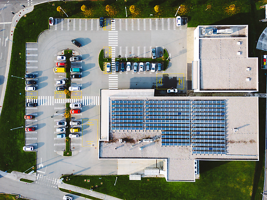 포토 JPG 해외이미지 모델 직업 디자인 외관 산업 선 백그라운드 컨셉 회사 비즈니스 건축양식 창문 자동차 유리 하늘 부동산 직장 사람없음 건물 빨간색 사무실 우주 운전 바위 도시 업무 주차 아스팔트 상업 지역 딜러 제비 렌탈 범퍼 임대 자동 콘크리트 많음 해외202309 해외포토 건축물 건축 도로 육상교통 컬러 모션 재질 조류 경제 돌_바위 작업 재산 파일형식