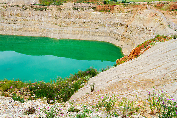 포토 JPG 해외이미지 유럽 산업 호수 여행 건축양식 자연 휴가 산 안테나 사람 풍경 사람없음 야외 건물 초록색 물 파란색 강 환경 바위 오픈 위험 천 버리기 언덕 내추럴 석회암 소비에트 지질학 채석 해외202309 해외포토 자연요소 건축물 교육 건축 나라 컬러 컨셉 통신 모션 암석 돌_바위 직물 생태계 파일형식