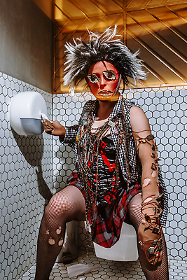 포토 JPG 해외이미지 감정 얼굴 건강 가면 미술 한명 사람 글로벌 뷰티 머리 유행 펼침 고통 환자 열 감각 질병 무서움 두통 공포 열정 스타킹 일반 변기통 인플루엔자 전염병 펑크 스타일 코로나바이러스 해외202309 해외포토 1 옷 의학 모션 문화예술 신체부위 바이러스 파일형식