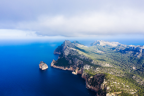 포토 JPG 해외이미지 유럽 바다 섬 여행 자연 휴가 산 등대 안테나 사람없음 물 파란색 햇빛 환경 스페인 망토 지중해 휴양지 장면 항공촬영 랜드마크 해외202309 해외포토 자연요소 나라 뷰포인트 컬러 통신 태양 장소 생태계 파일형식