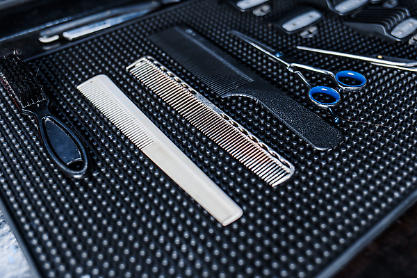 포토 JPG 해외이미지 직업 헤어스타일 컬러 백그라운드 장신구 사람없음 세트 뷰티 유행 상점 장비 흰색 도구 공구 붓 머리빗 업무 플랫 정상 미용사 이발 자르기 오브젝트 날카로움 위치 손질 이발소 고립 돌봄 스타일리스트 이발사 철강 공급 스타일 해외202309 해외포토 모션 미용용품 작업 뷰티샵 파일형식