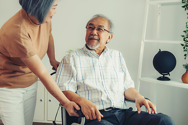 포토 JPG 해외이미지 여자 노년 남자 행복 안경 할머니 선반 병원 앉기 동양인 상반신 두명 옆모습 지구본 마주보기 건강관리 환자 노인만 해외202309 해외포토 잡화 감정 뷰포인트 가구 의학 모션 건강 관리 사람 인종 성인 성인만 파일형식