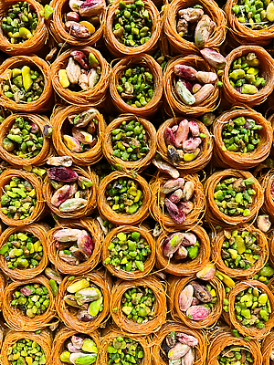 포토 JPG 해외이미지 전통 문화 음식 백그라운드 디저트 사탕 요리 동양인 사람없음 뷰티 과자 축제 견과류 퍼즐 달콤 혼합 설탕 질감 꿀 라마단 아랍어 이국적 바클라바 맛있는 튀르키예 해외202309 해외포토 아시아 인종 맛 파일형식