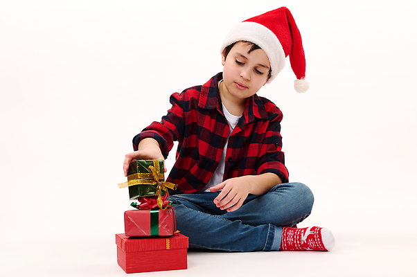 포토 JPG 해외이미지 전통 응시 행복 어린이 남학생 컨셉 크리스마스 한명 미소 웃음 이벤트 장식 10대 선물상자 산타클로스 놀람 기쁨 축하 발표 예측 흰배경 해피뉴이어 걸음마 고립 카피스페이스 해외202309 해외포토 1 학생 시선 기념일 남자 감정 백그라운드 모션 청소년 표정 선물 사람 상자 공백 새해인사 흰색 파일형식