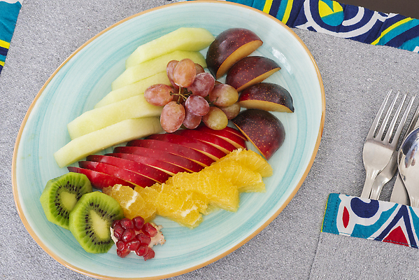 포토 JPG 해외이미지 접시 음식 조각 오렌지 과일 탁자 포도 디저트 건강 종류 요리 씨앗 사람없음 빨간색 노란색 식당 식사 저녁식사 샐러드 추위 신선 고급 선택 달콤 맛 사과 멜론 받침대 슬라이스 석류 자두 건강식 채식주의자 맛있는 해외202309 해외포토 식물 식기 컬러 가구 컨셉 상점 채식 파일형식