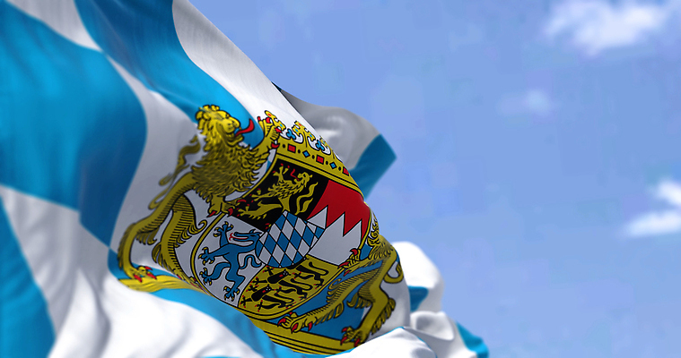 포토 JPG 해외이미지 디자인 배너 유럽 물결 여행 하늘 날리기 바람 독일 사람없음 야외 파란색 자유 흰색 깃발 직물 국기 민주주의 천 배열 심볼 묘사 신분 애국심 독립 뮌헨 잔물결 전국 정부 통일 바이에른 바이에른사람 해외202309 해외포토 자연요소 나라 컬러 컨셉 모션 날씨 파일형식