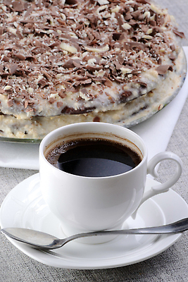 포토 JPG 해외이미지 커피 음식 백그라운드 주택 사람없음 컵 케이크 금속 초콜릿 숟가락 우유 흰색 먹기 냅킨 해외202309 해외포토 식기 음료 컬러 모션 재질 디저트 유제품 수저 건물 파일형식