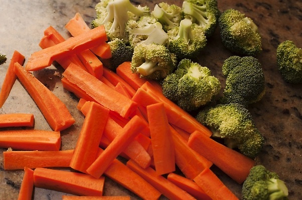 포토 JPG 해외이미지 채소 사람없음 당근 신선 브로콜리 자르기 섬유 해외202309 해외포토 모션 뿌리채소 직물 파일형식