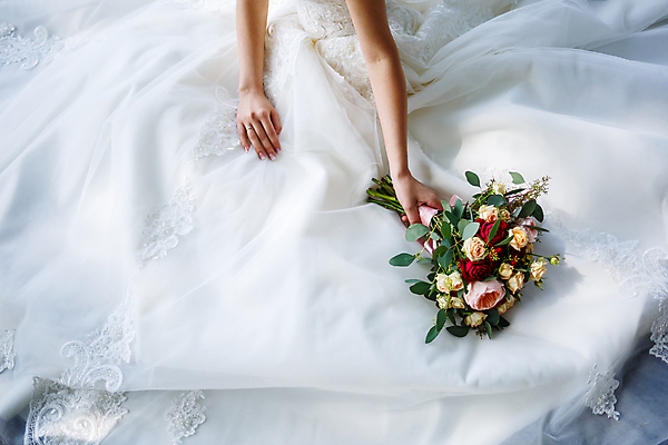 포토 JPG 해외이미지 여자 신부 부케 웨딩드레스 결혼식 한명 들기 상반신 성인 앞모습 성인여자한명만 해외202309 해외포토 1 드레스 뷰포인트 꽃다발 결혼 모션 사람 여자한명만 성인여자만 파일형식