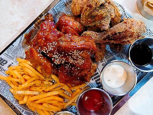 포토 JPG 해외이미지 접시 음식 재료 육류 요리 사람없음 파란색 레시피 해외202309 해외포토 식기 컬러 식재료 파일형식