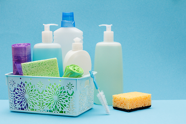 포토 JPG 해외이미지 하늘색 사람없음 바구니 깨끗함 솔 청소도구 청소 세제 오브젝트 담기 스펀지 해외202309 해외포토 컨셉 모션 파란색 도구 파일형식