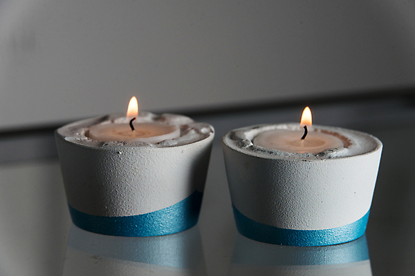 포토 JPG 해외이미지 라이프스타일 웰빙 디자인 백그라운드 촛불 불 불꽃 휴식 주택 실내 통 건강 사랑 사람없음 내부 장식 파란색 빛 뷰티 검은색 흰색 고급 냄비 시멘트 연소 고립 바디케어 콘크리트 스타일 해외202309 해외포토 자연요소 감정 컬러 컨셉 초 건물 생활 솥 파일형식