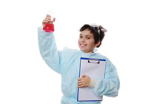 포토 JPG 해외이미지 학생 라이프스타일 교육 어린이 수업 실험 한명 10대 학습 스터디 약 장비 실험복 액체 생명공학 약국 분석 시험관 신학기 호기심 흰배경 생물학 반응 서류판 카피스페이스 해외202309 해외포토 1 감정 백그라운드 컨셉 의학 청소년 실험기구 사람 생활 사무용품 공백 흰색 가운 파일형식