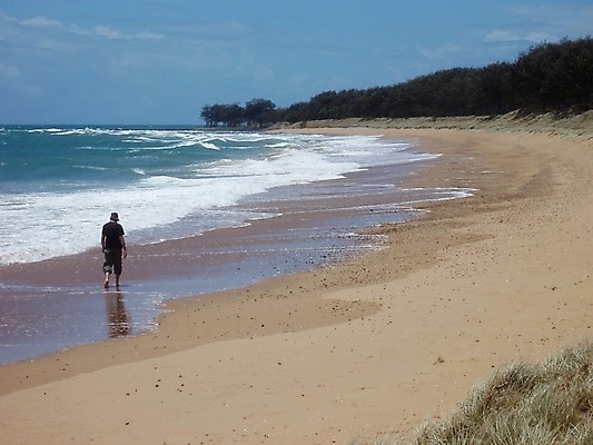 포토 JPG 해외이미지 파도 휴식 사람 해변 사람없음 모래사장 운동 걷기 고독 해외202309 해외포토 감정 바다 컨셉 모션 건강 파일형식