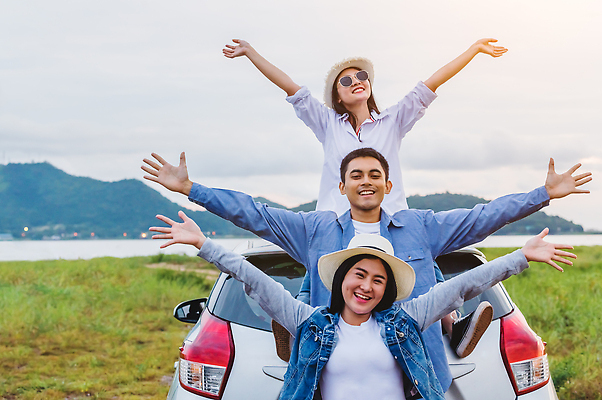 포토 JPG 해외이미지 라이프스타일 행복 도로 여행 비즈니스 가족 자동차 자연 하늘 아침 휴가 휴식 산 함께함 사랑 한명 미소 사람 앉기 야외 여름 친구 태양 우정 기쁨 자유 그룹 운전사 숲 주말 승객 해외202309 해외포토 주간 자연요소 직업 1 계절 감정 길 육상교통 컨셉 관계 교통시설 모션 표정 생활 생태계 파일형식