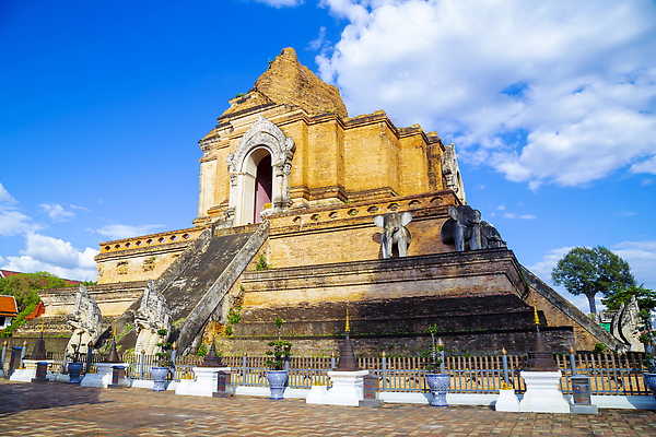 포토 JPG 해외이미지 전통 아시아 종교 여행 불교 건축양식 태국 벽돌 사람없음 가로 컬러풀 환경 탑 맑음 도시 영혼 역사 천연기념물 명승지 사리탑 옛날 지진 해외202309 해외포토 건축물 건축 나라 컬러 날씨 풍경 자연재해 파일형식