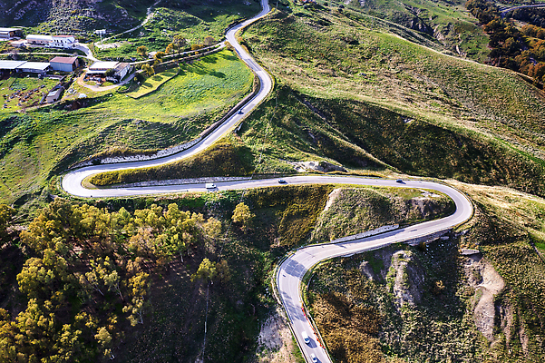 포토 JPG 해외이미지 식물 유럽 도로 여행 백그라운드 곡선 자연 산 안테나 사람없음 야외 초록색 뷰티 여행객 환경 골짜기 계곡 봄 운전 시골 정상 숲 언덕 순환 회전 암초 내추럴 항공촬영 넘어짐 드론 루트 방법 자동 해외202309 해외포토 계절 나라 길 선 뷰포인트 컬러 통신 교통시설 모션 사람 생태계 파일형식