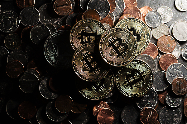 포토 JPG 해외이미지 돈 비즈니스 사람없음 금융 쌓기 달러 금속 디지털 동전 거래 저축 유로 변화 시장 재산 황금 암호 발굴 카지노 무역 투자 이익 보물 단상 센트 수입 해외202309 해외포토 산업 컨셉 모션 재질 경제 도박 파일형식