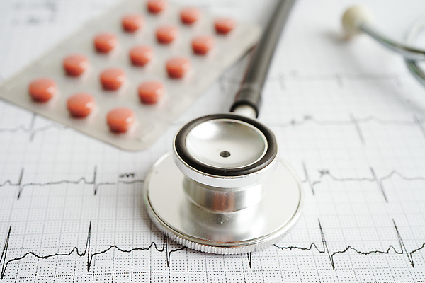 포토 JPG 해외이미지 종이 청진기 탁자 건강 병원 사람없음 그래픽 치료 장식 빨간색 약 진료 시험 의사 공구 심장 긴급 대접 맥박 질병 인쇄 공격 분석 보고서 예방 테라피 돌봄 리듬 심장병 심전도 해외202309 해외포토 교육 컬러 가구 컨셉 의학 의료기기 모션 뷰티 의료진 도구 장기_의학 파일형식