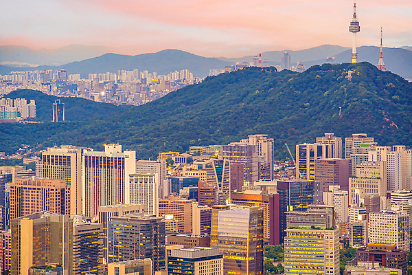 포토 JPG 해외이미지 백그라운드 하늘 산 서울 빌딩 사람없음 야외 도시 저녁 스카이라인 해외202309 해외포토 한국 건물 야간 파일형식