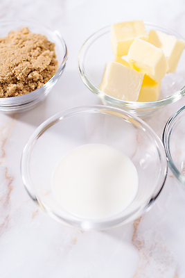 포토 JPG 해외이미지 음식 디저트 사탕 요리 사람없음 사발 달콤 굽기 준비 만들기 레시피 페스츄리 해외202309 해외포토 빵 모션 사기그릇 맛 구이 파일형식