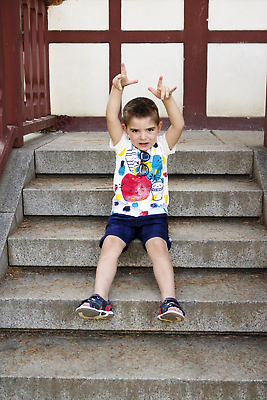 포토 JPG 해외이미지 백인 1 남자 행복 얼굴 어린이 미소 사람 앉기 동양인 소년 세명 표현 아기 인도인 해외202309 해외포토 서양인 외국인 감정 모션 표정 인종 신체부위 파일형식