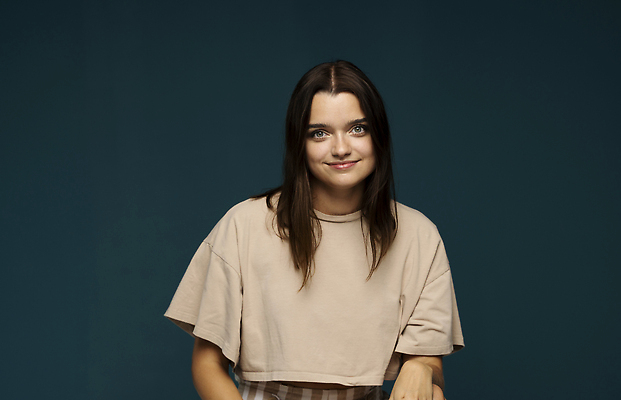 포토 JPG 해외이미지 모델 1 학생 라이프스타일 헤어스타일 응시 여자 행복 감정 얼굴 백그라운드 갈색머리 실내 한명 웃음 사람 성인 뷰티 유행 기쁨 표현 입술 만족 긍정 고립 스타일 해외202309 해외포토 시선 컨셉 표정 내부 생활 신체부위 파일형식