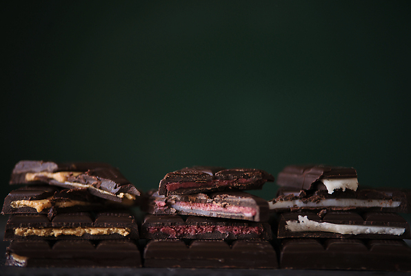 포토 JPG 해외이미지 조각 백그라운드 재료 공 탁자 디저트 사탕 요리 사람없음 갈색 쌓기 과자 우주 초콜릿 검은색 어둠 우유 바 액체 그룹 고급 달콤 맛 정상 유혹 가루 설탕 코코넛 칼로리 모음 코코아 흙더미 깨짐 카카오 포상금 프랄린 캐러멜 억울 맛있는 해외202309 해외포토 감정 음료 음식 컬러 가구 컨셉 돈 과일 모션 유제품 한글 흙 파일형식 더미