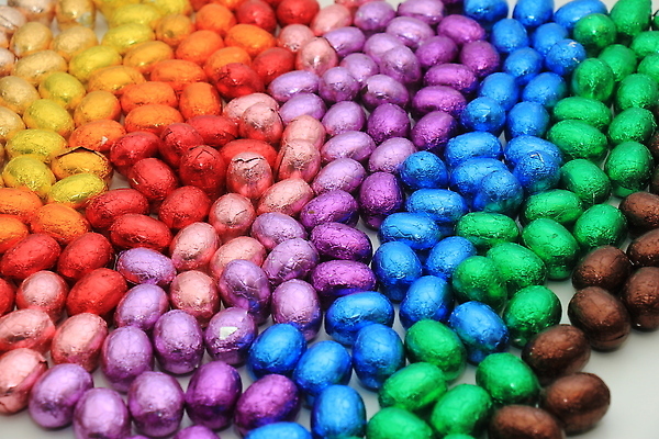 포토 JPG 해외이미지 음식 포장 사람없음 컬러풀 초콜릿 부활절계란 해외202309 해외포토 컬러 디저트 부활절 계란 파일형식