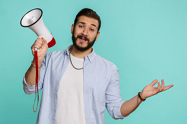 포토 JPG 해외이미지 직업 라이프스타일 남자 통신 아이디어 갈색머리 실내 한명 사람 세일 확성기 외침 발표 작업실 메시지 볼륨 대표 종업원 파란배경 상업 오디오 시끄러움 일반 승진 목소리 소통 고립 비명 주목 프리랜서 항의 카피스페이스 블랙프라이데이 해외202309 해외포토 1 헤어스타일 백그라운드 컨셉 데이이벤트 내부 생활 파란색 전자제품 소리 공백 파일형식